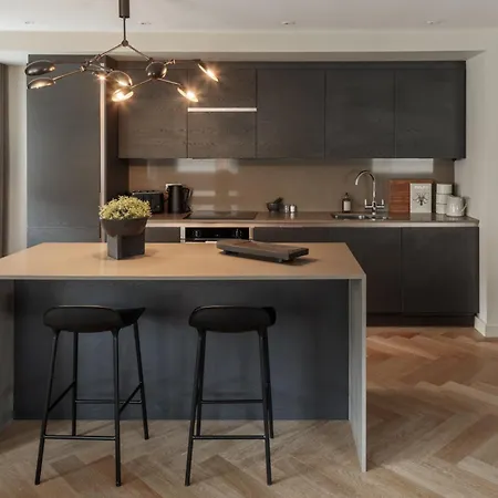 9 Kings, Hudson Quarters- Free Parking