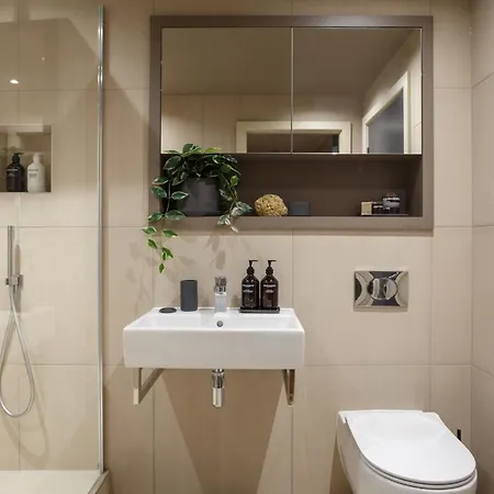 9 Kings, Hudson Quarters- Free Parking * York